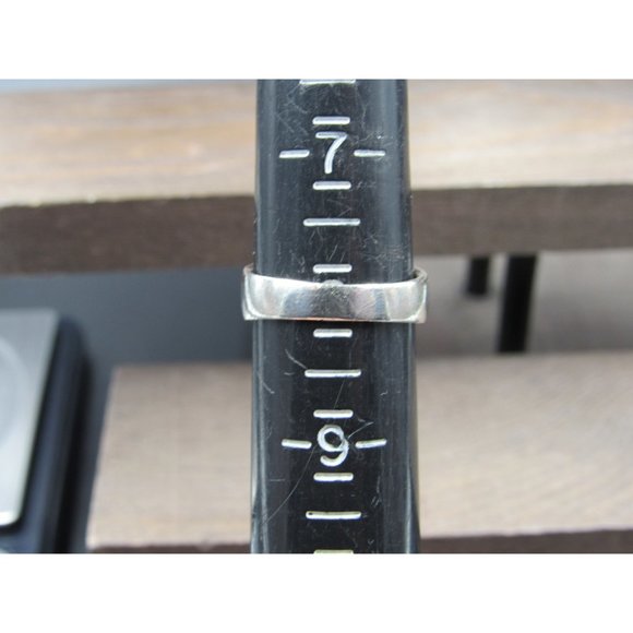 Size 8 Sterling Silver Brilliant Large Cubic Zirconia Gem Band Ring - Picture 6 of 8